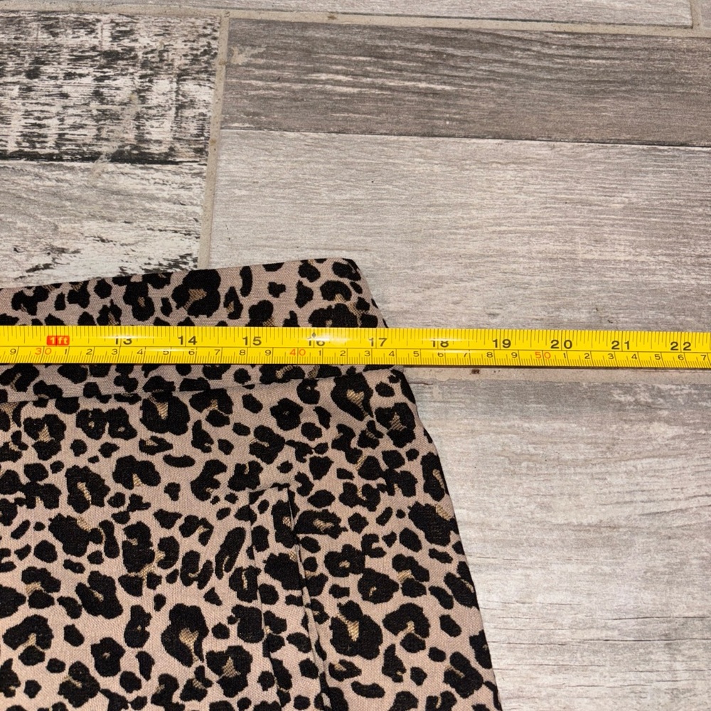 Leopard brown Print Women's Skirt by Loft with front pockets size 12 - worn 2xs - Picture 3 of 8